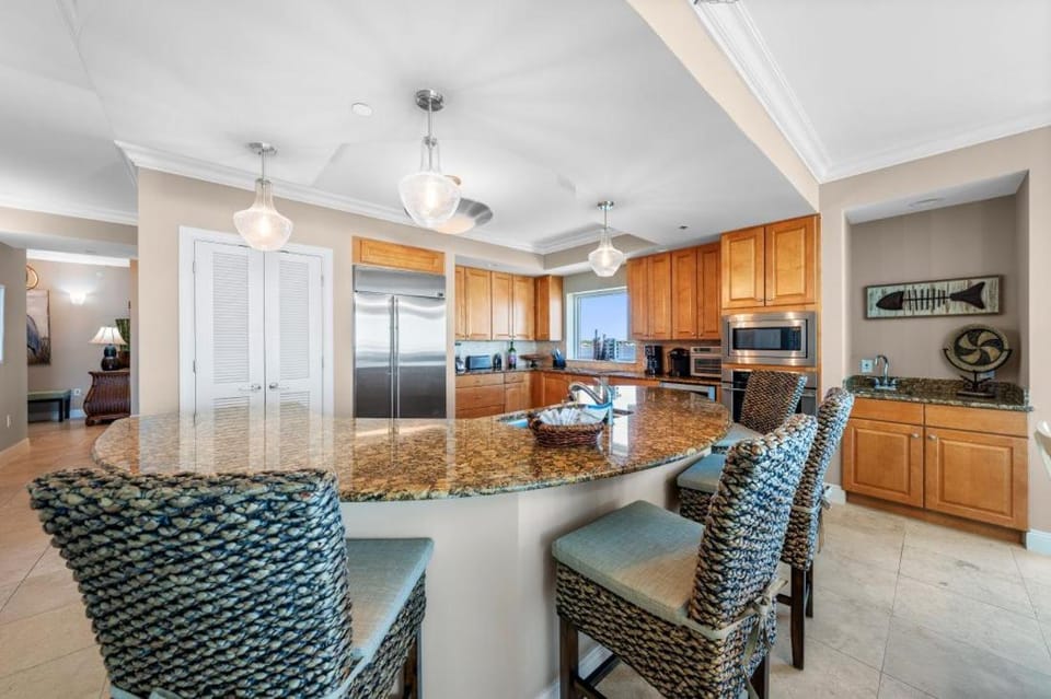 Kitchen or kitchenette, Seating area, Dining area, furniture, microwave, oven