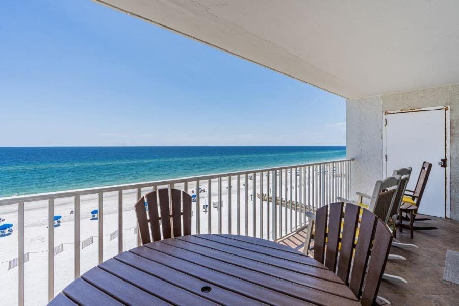 Ocean House 1605 by Youngs Suncoast Apartment in West Beach