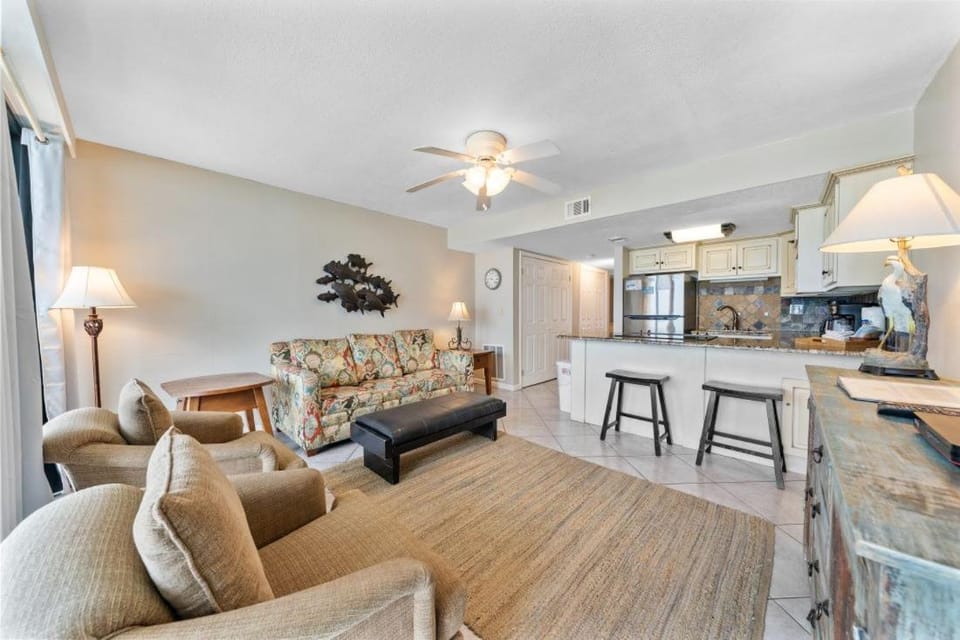 Island Winds West 675 by Youngs Suncoast Apartment in West Beach