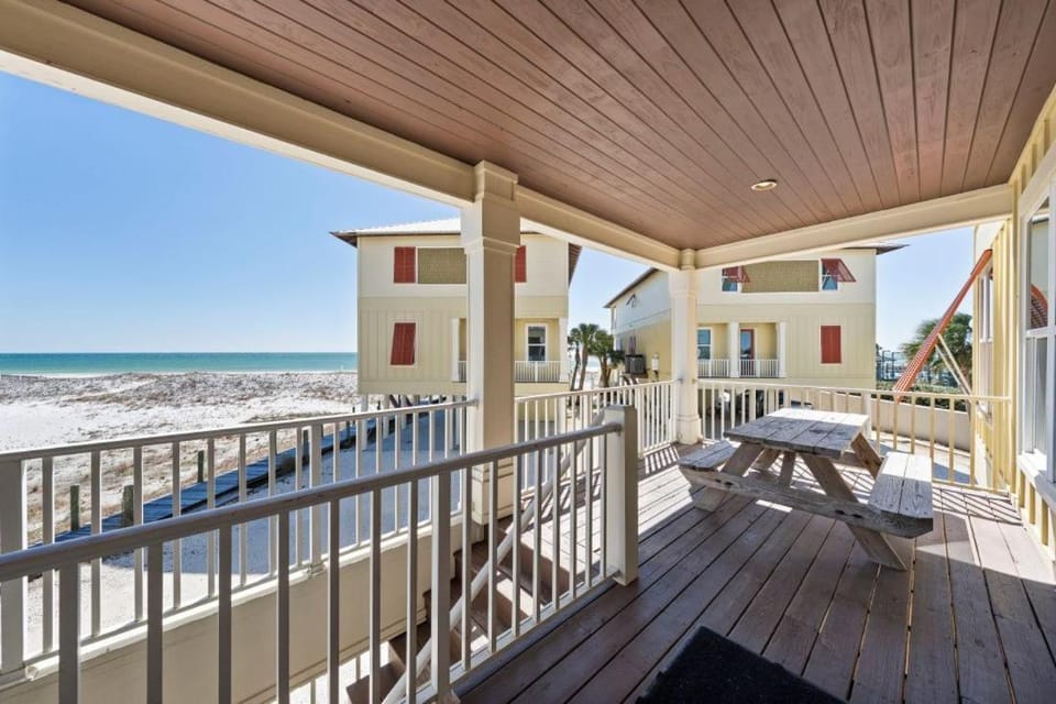 Patio, Day, Seating area, Beach, Sea view