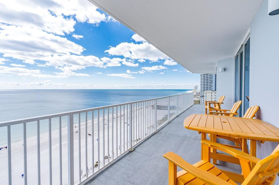 Lighthouse 1118 by Youngs Suncoast Apartment in Gulf Shores