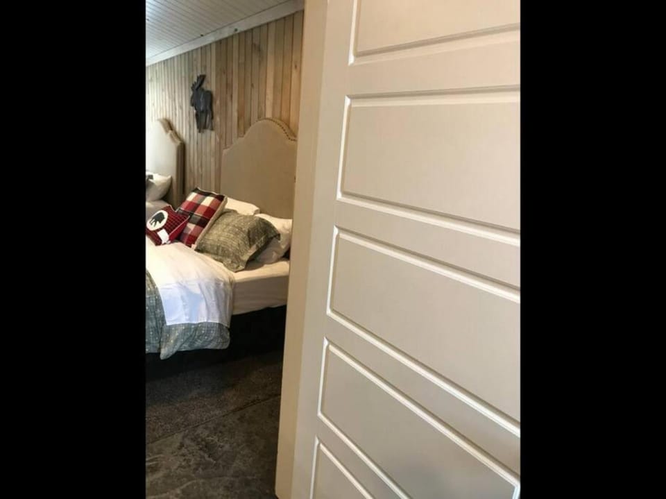 Single Cabin Unit 3 Cabin in Island Park