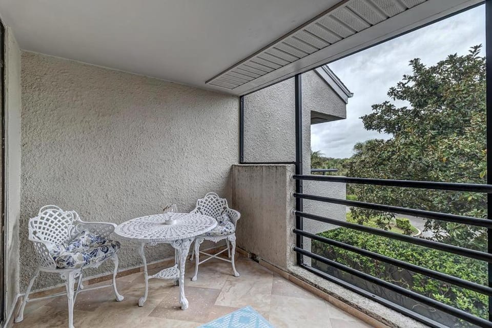 Fun in the Sun - Coastal studio w pool access House in Sawgrass
