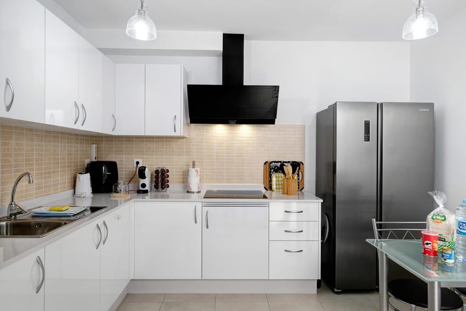Kitchen or kitchenette, Living room