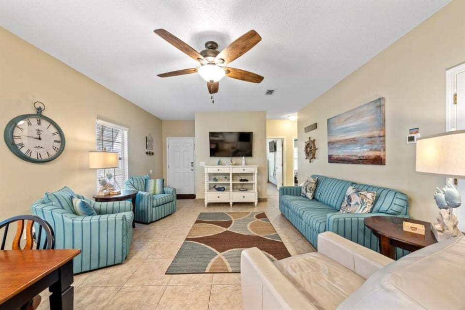 TV and multimedia, Living room, Seating area, furniture