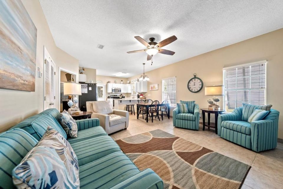 Day, Kitchen or kitchenette, Living room, Seating area, Dining area, furniture