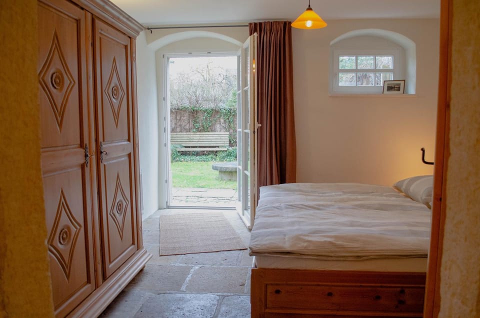 Bed, Bedroom, Garden view