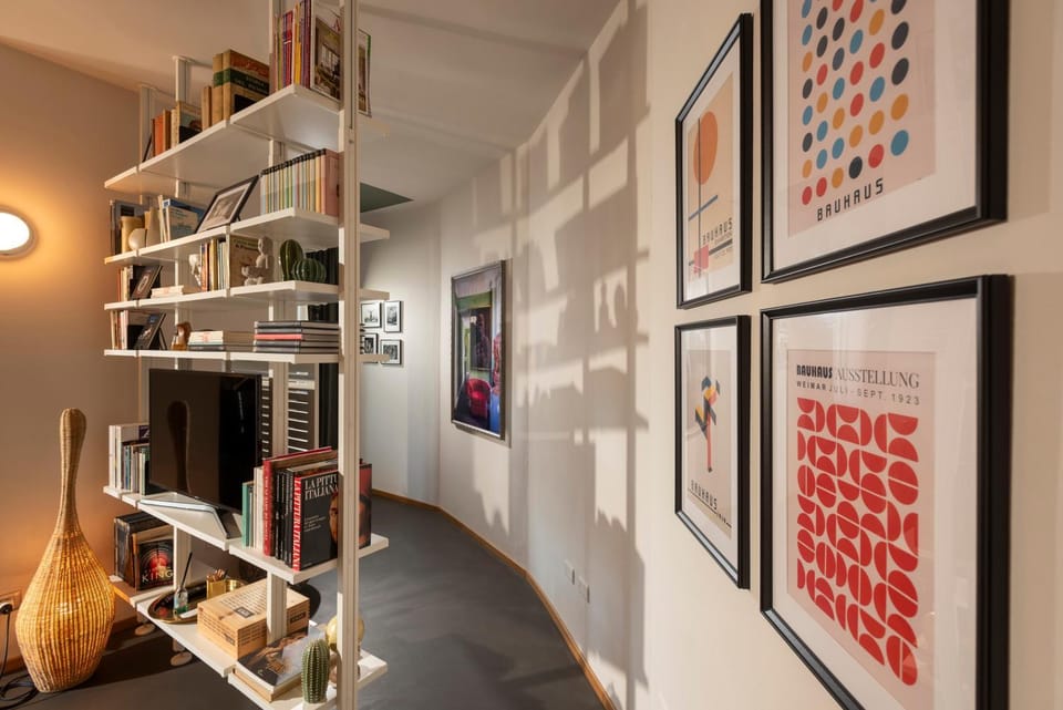 Library, TV and multimedia, Decorative detail