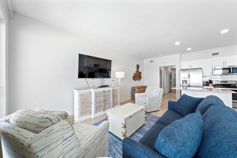 TV and multimedia, Kitchen or kitchenette, Living room, Seating area, furniture