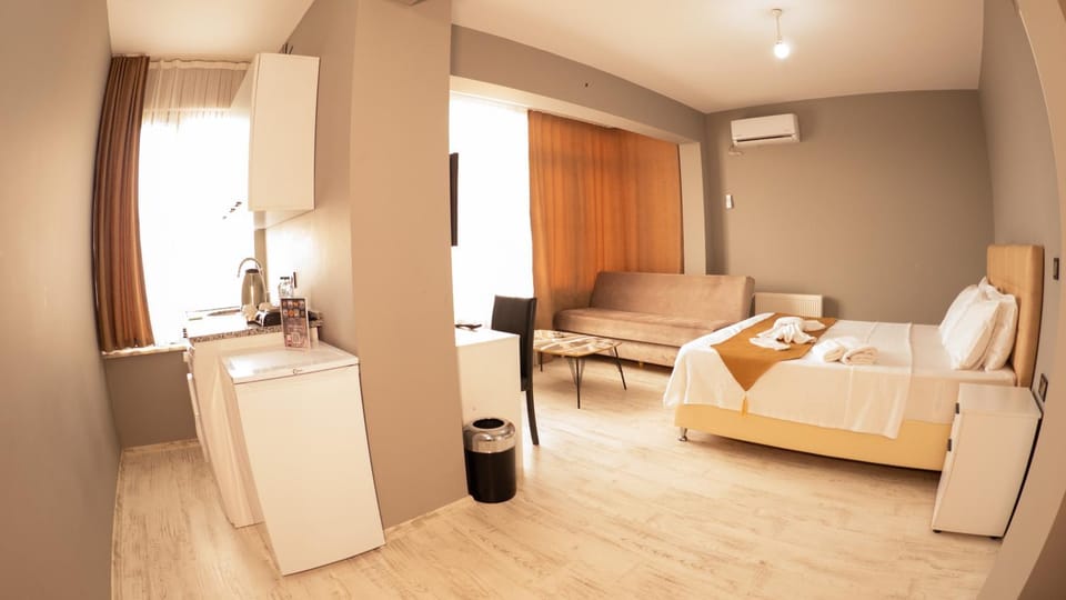 Bed, TV and multimedia, Living room, Photo of the whole room, Seating area, Bedroom, hair dresser, air conditioner