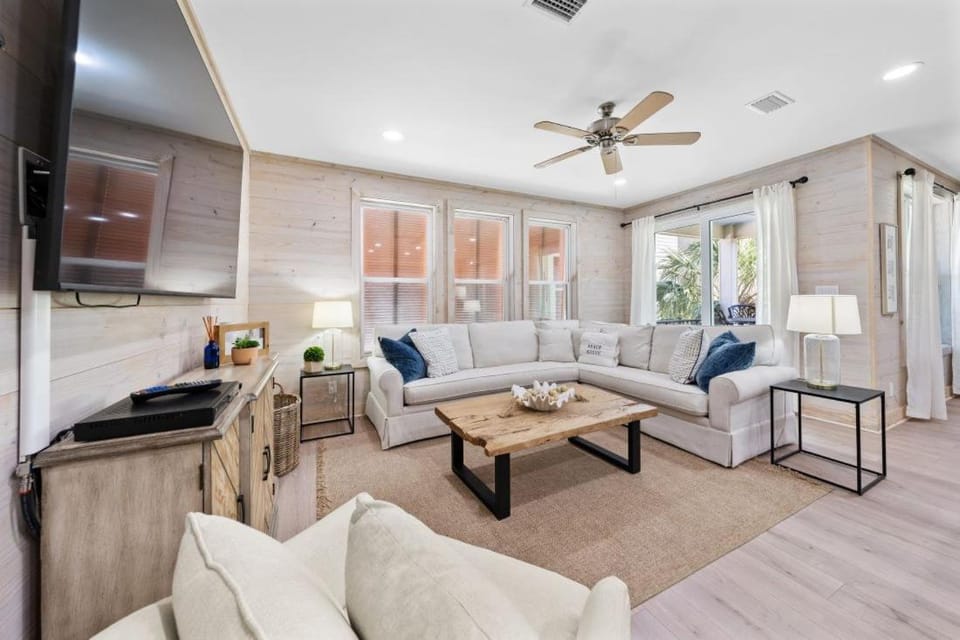 Lil Js Getaway at Romeo Beach #3 by Youngs Suncoast House in Gulf Shores