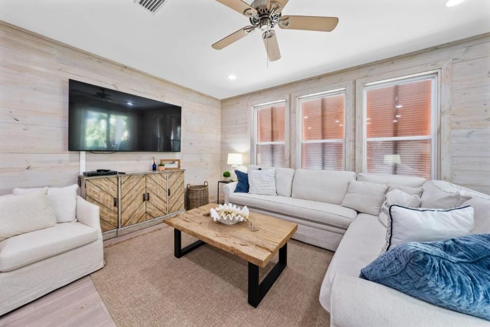 Lil Js Getaway at Romeo Beach #3 by Youngs Suncoast House in Gulf Shores
