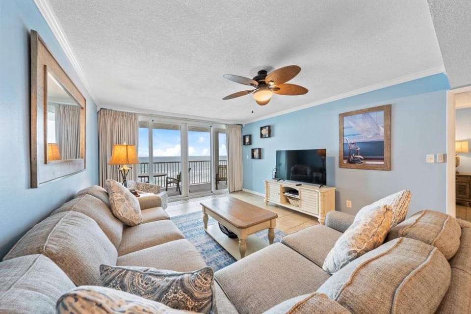 Day, TV and multimedia, View (from property/room), Balcony/Terrace, Living room, Seating area, Sea view, furniture