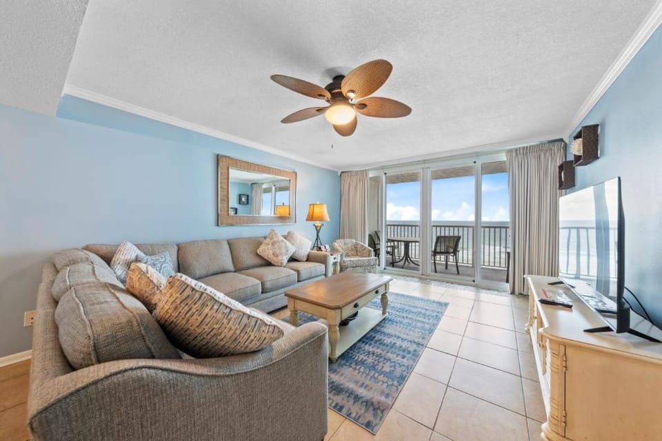 Day, TV and multimedia, Balcony/Terrace, Living room, Seating area, Sea view
