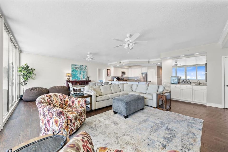 San Carlos Penthouse 5 by Youngs Suncoast Apartment in Gulf Shores