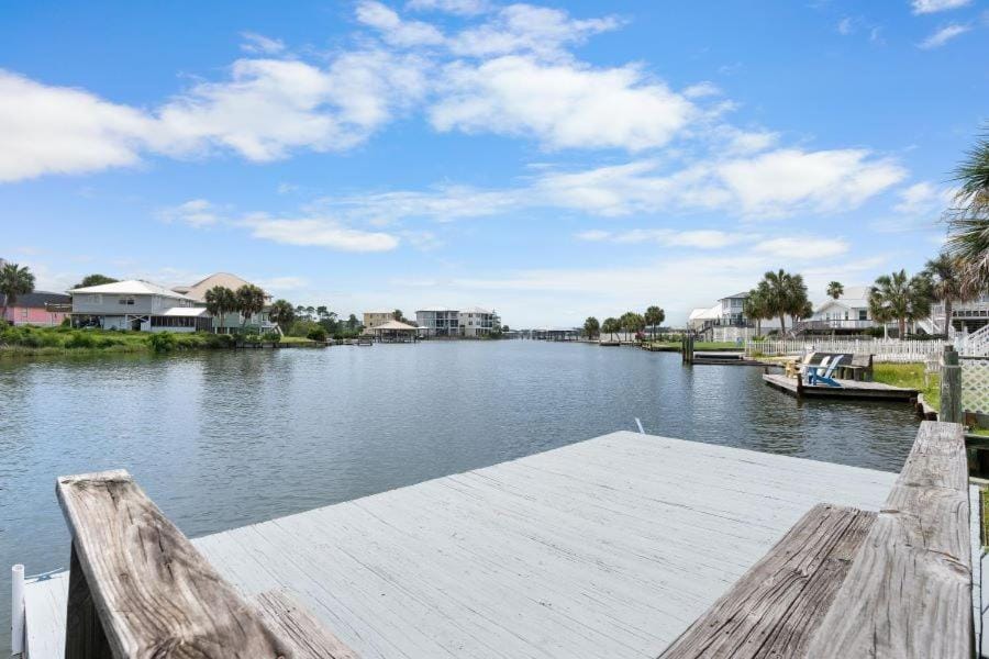 Sunset Daze by Youngs Suncoast House in West Beach