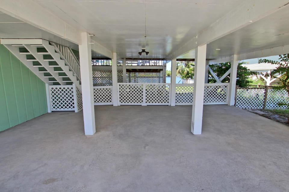 Sunset Daze by Youngs Suncoast House in West Beach