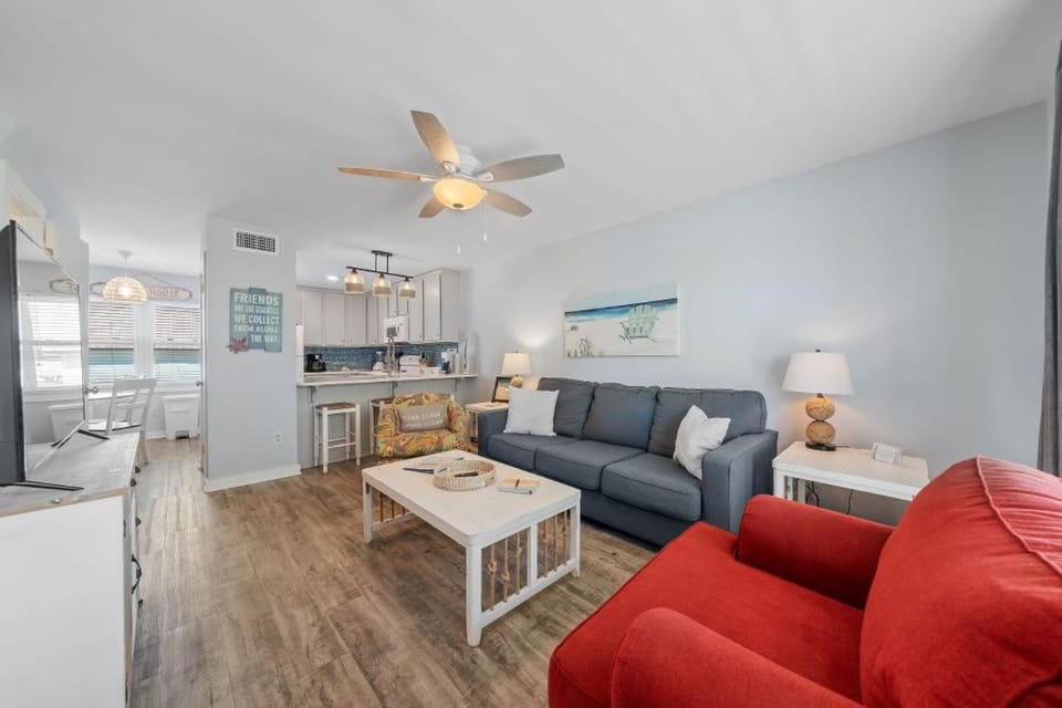 Sand Dollar 28 by Youngs Suncoast Apartment in Gulf Shores