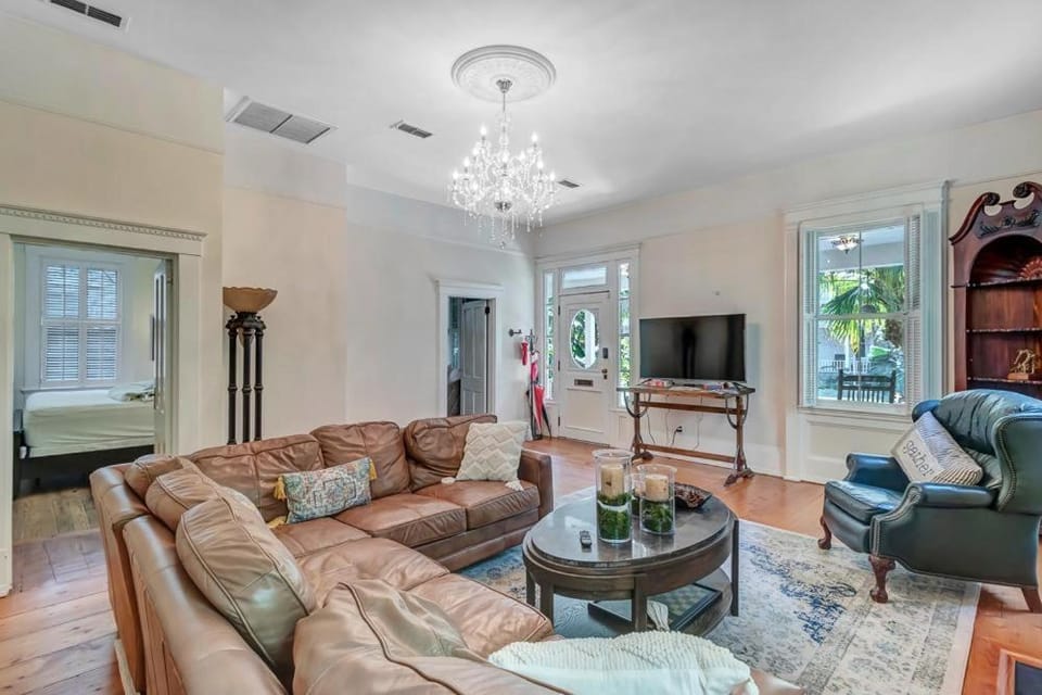 Sunny Side Cottage - near downtown w garden House in Saint Augustine