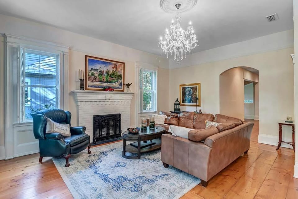 Sunny Side Cottage - near downtown w garden House in Saint Augustine