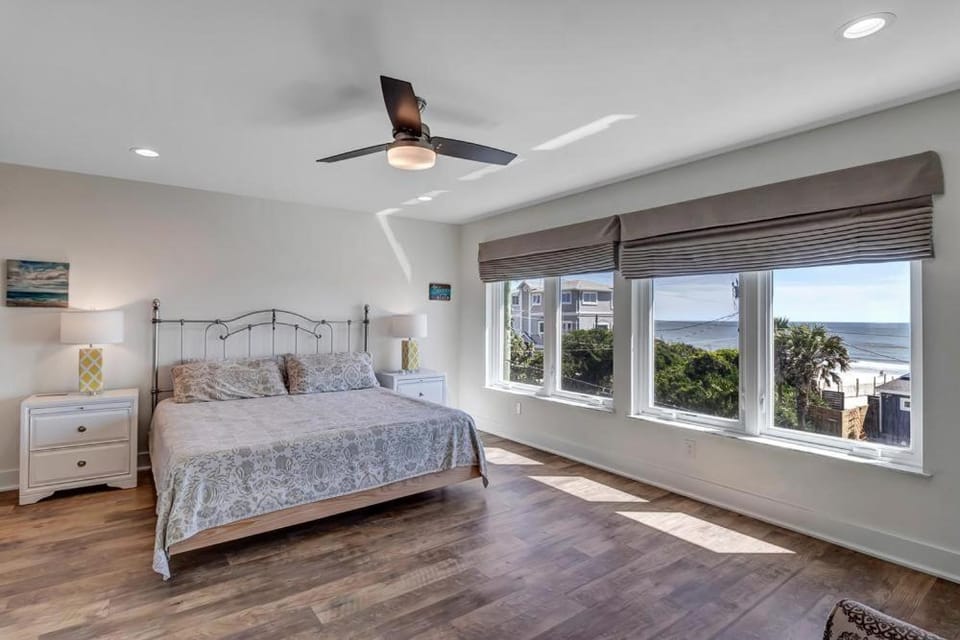 Salt Therapy N - Coastal escape w beach access House in Vilano Beach