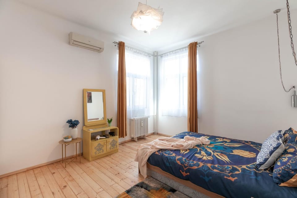 Bed, Bedroom, air conditioner