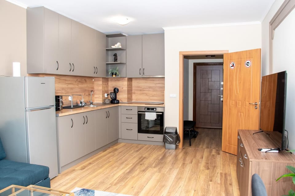 Coffee/tea facilities, Kitchen or kitchenette, dishwasher, oven, stove