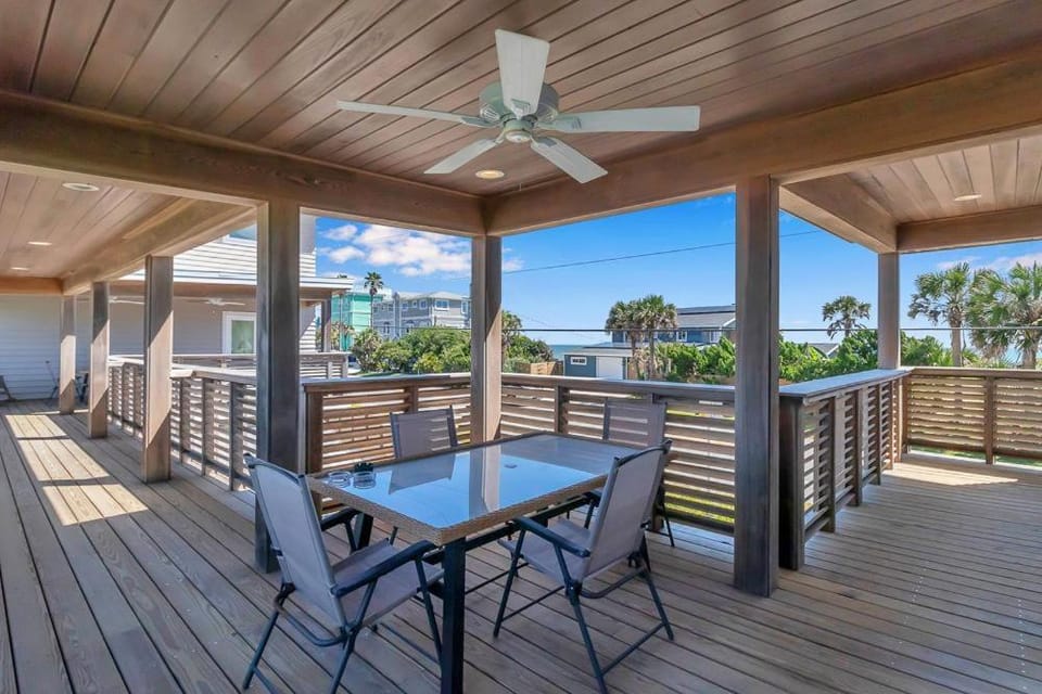Salt Therapy S - Stylish retreat w beach & pool House in Vilano Beach