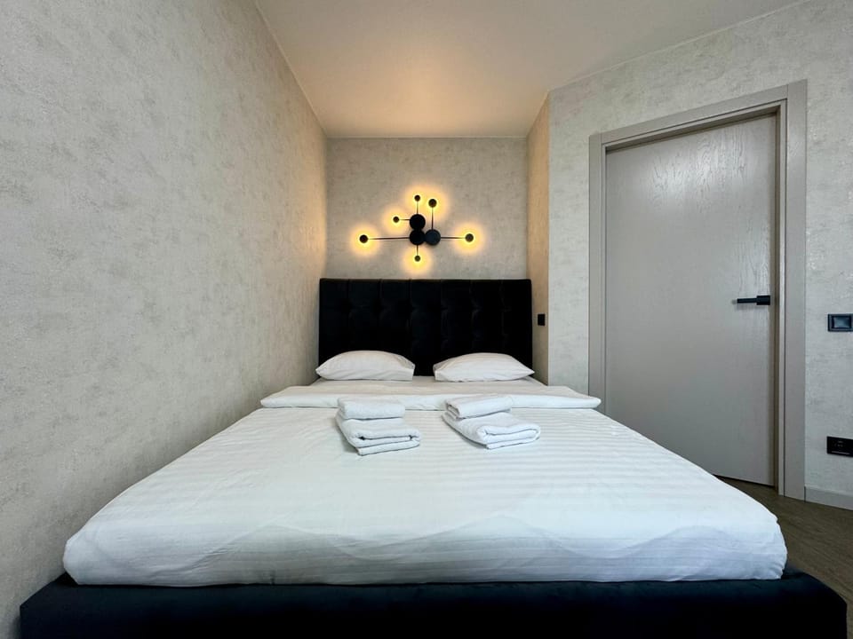 ApartPoltava Дизайн 2024 NOVA ПАНОРАМА на історичний ЦЕНТР чек РРО Apartment in Ukraine