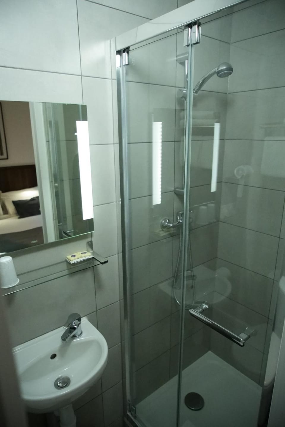 Shower, Toilet, Bathroom, towels