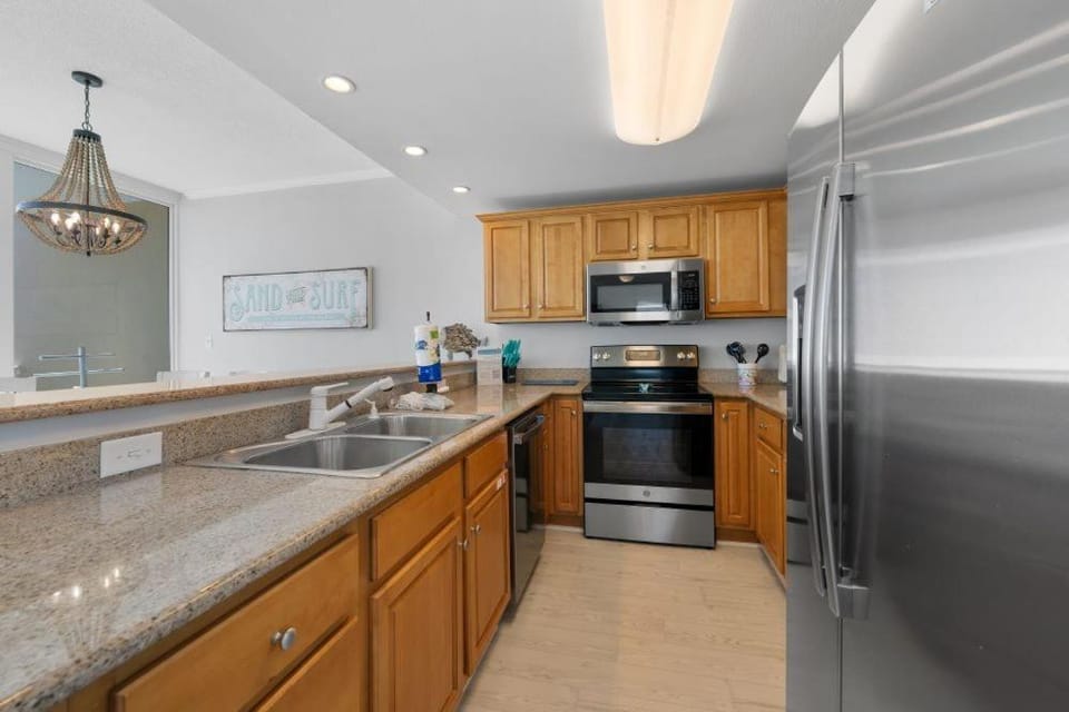 Sanibel 907 by Youngs Suncoast Apartment in West Beach