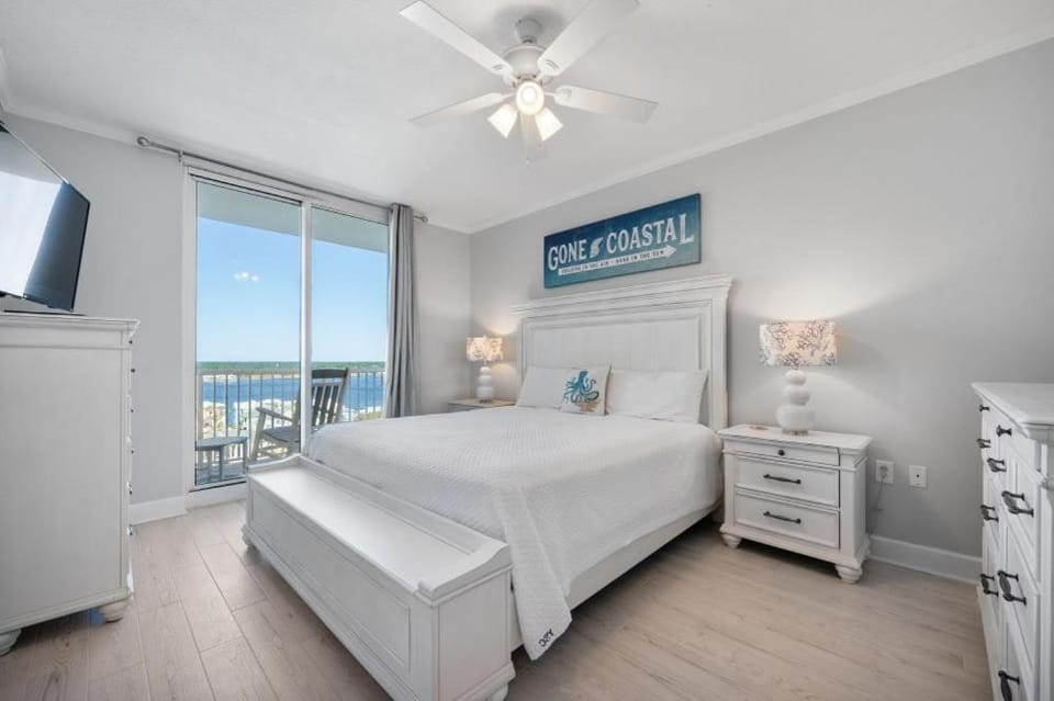 Sanibel 907 by Youngs Suncoast Apartment in West Beach