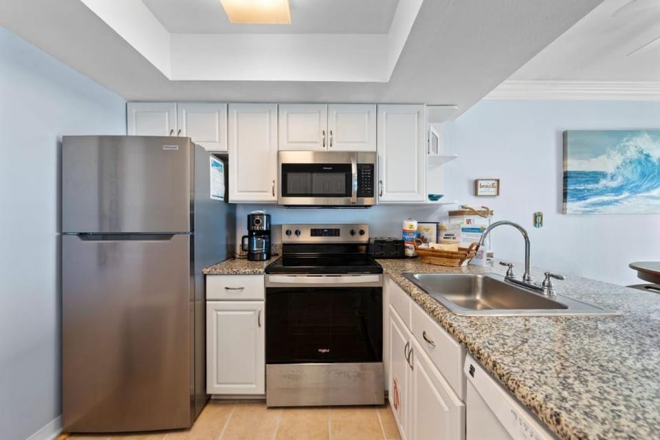 Day, Kitchen or kitchenette, microwave, oven, stove, kitchen
