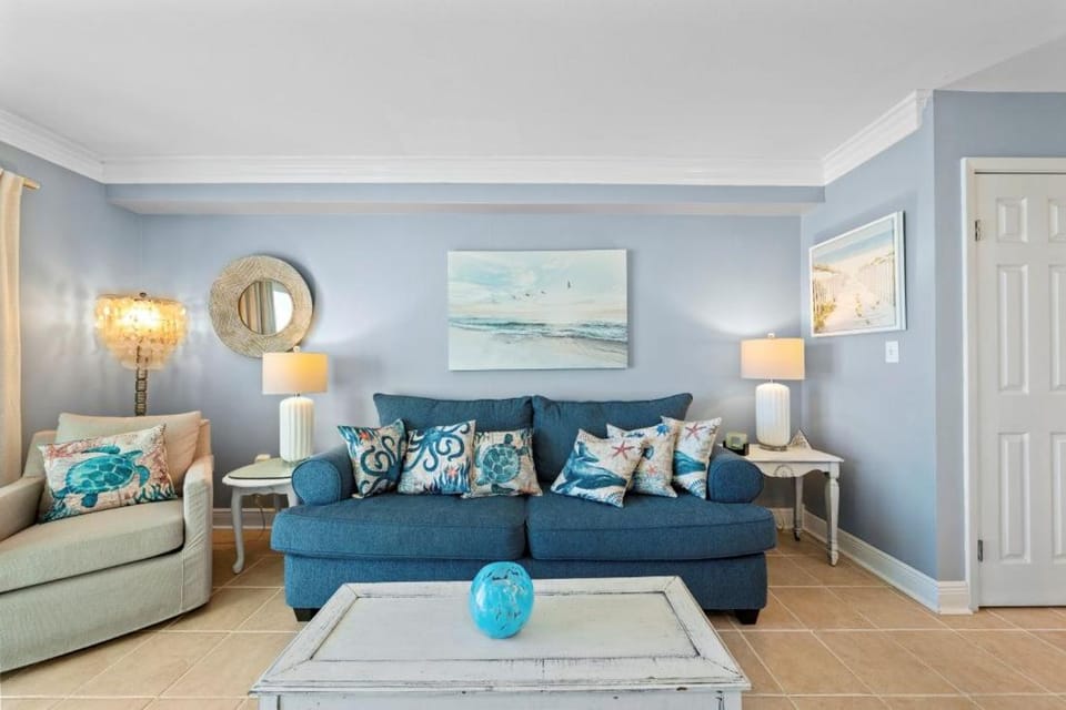 Day, Living room, furniture
