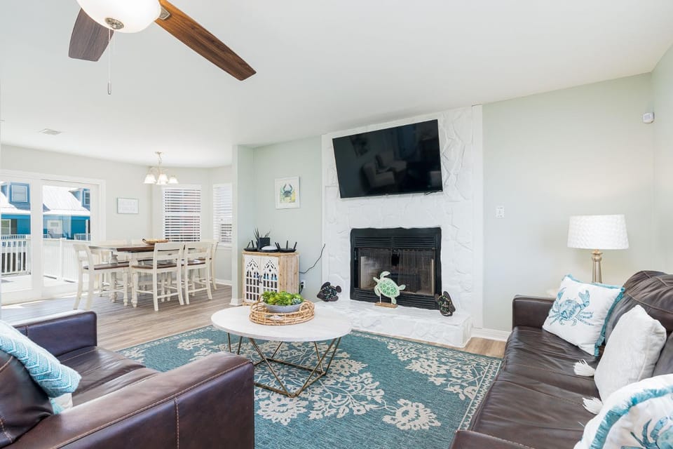 Wanderlust at Little Lagoon Resort by Youngs Suncoast House in West Beach