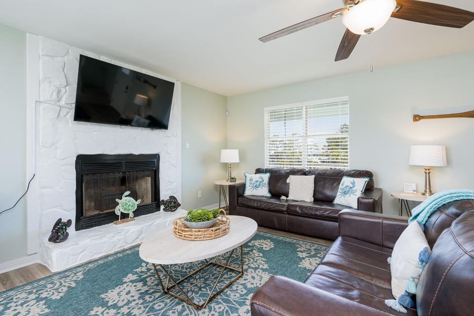 Wanderlust at Little Lagoon Resort by Youngs Suncoast House in West Beach