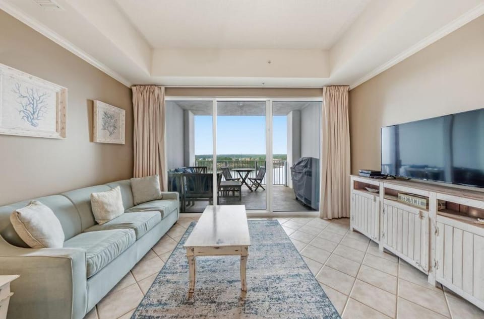 Day, TV and multimedia, View (from property/room), Balcony/Terrace, Living room, Seating area, Sea view, furniture