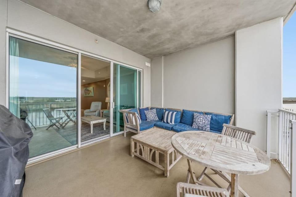Day, Balcony/Terrace, Seating area, furniture