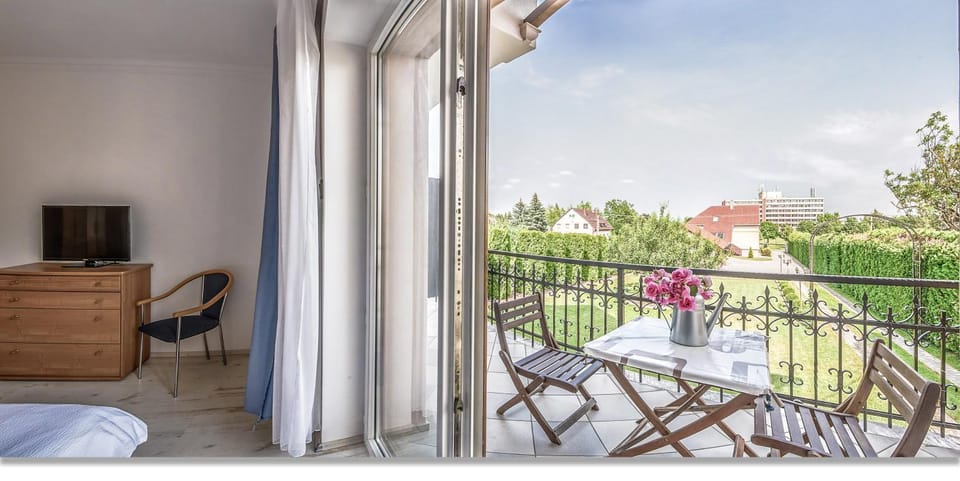Spring, View (from property/room), Balcony/Terrace, Garden view