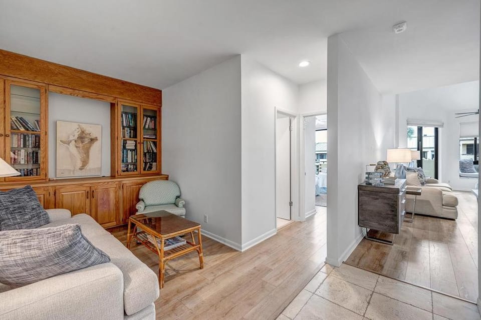 Seas the Day - Serene condo w pool & beach access House in Sawgrass