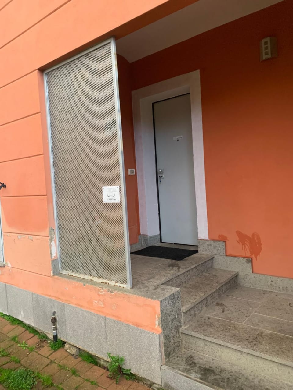 Facade/entrance