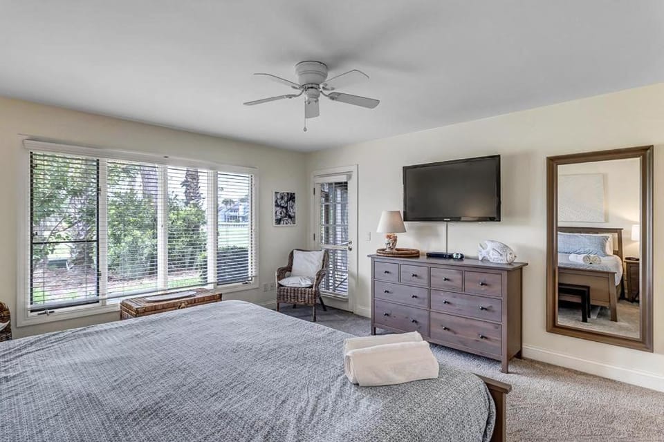 Endless Summers - Golf-view condo w beach access House in Sawgrass