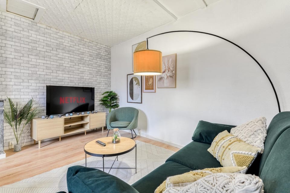 Communal lounge/ TV room, TV and multimedia, Living room, Seating area