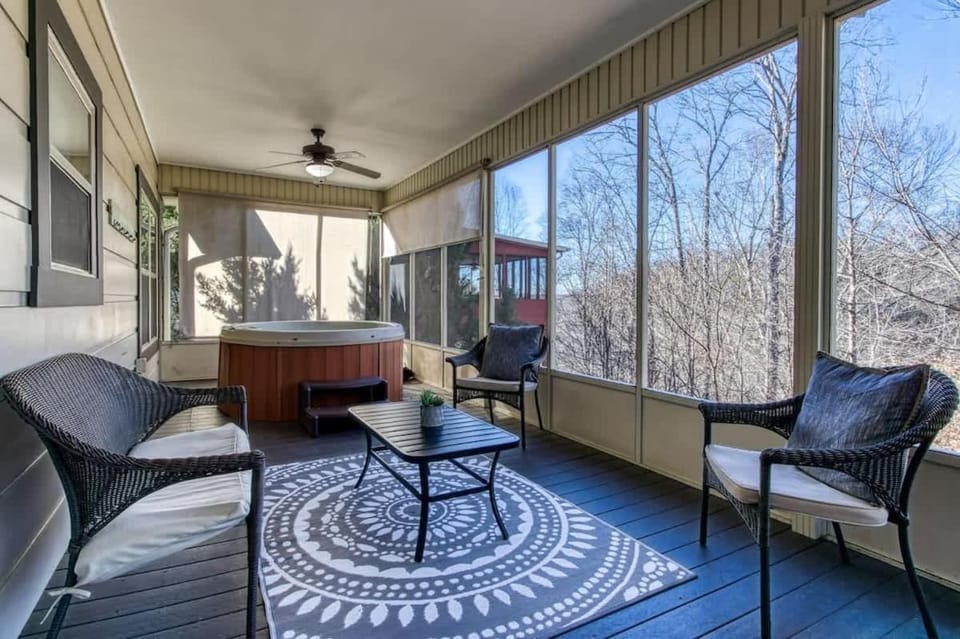 Saddleback Retreat by Beyond Expectations House in Sevierville