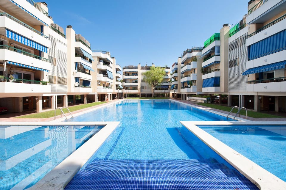 Property building, Pool view, Swimming pool, Swimming pool