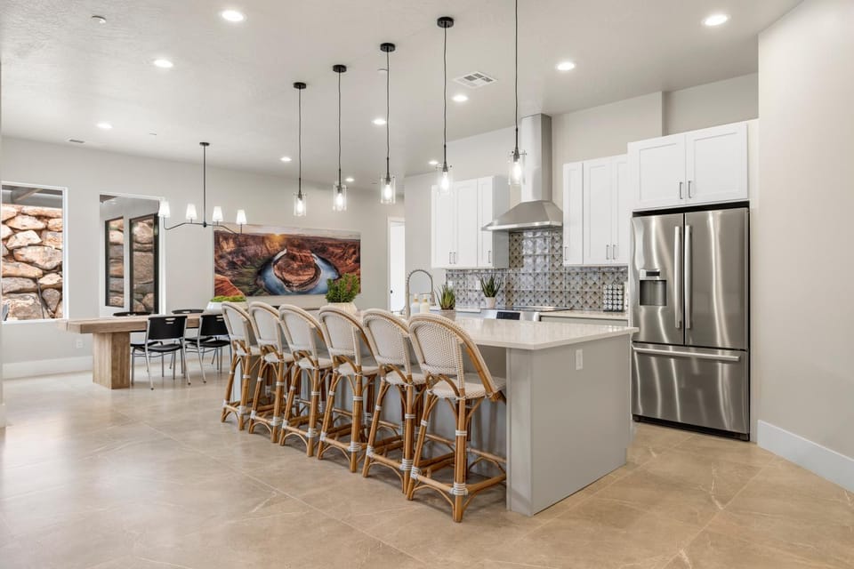 Kitchen or kitchenette, Dining area, stove