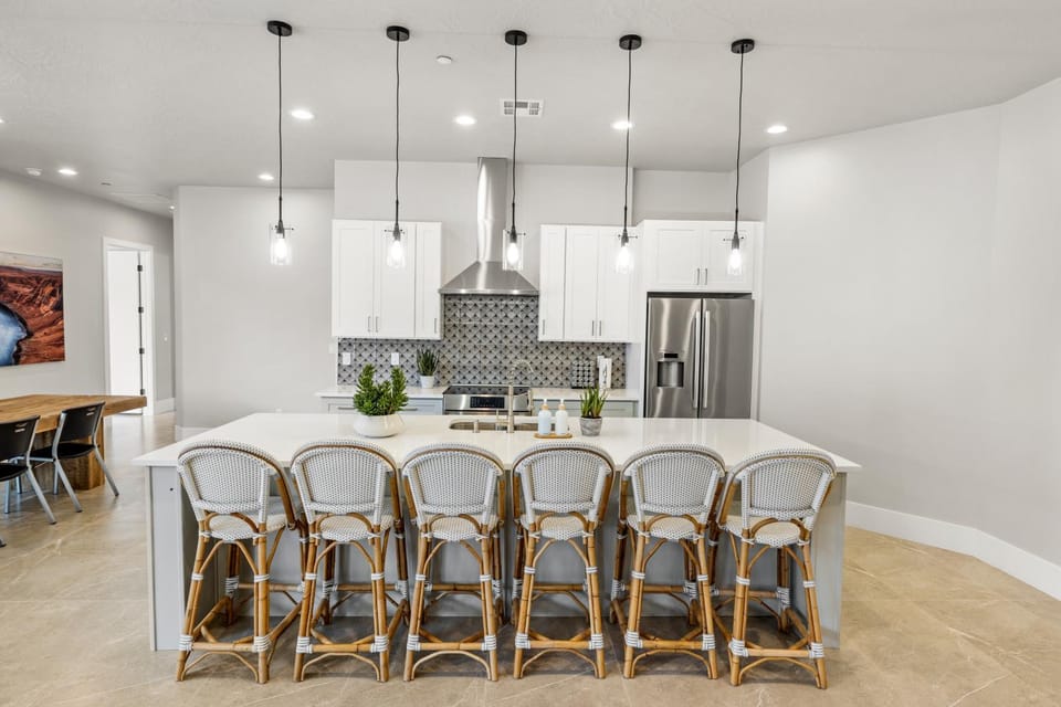 Kitchen or kitchenette, Seating area