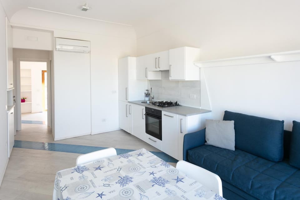 Kitchen or kitchenette, Living room, Photo of the whole room, Seating area, Dining area, pet friendly, stove