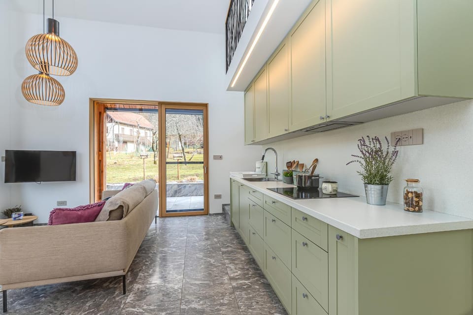TV and multimedia, Kitchen or kitchenette, Living room, Seating area, stove
