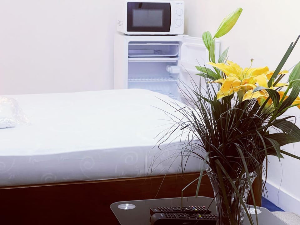 Bedroom, minibar, oven